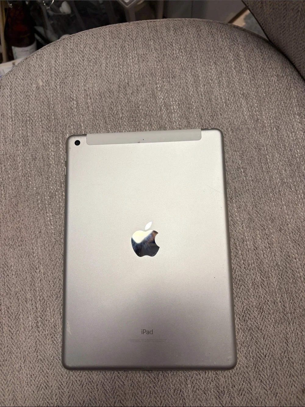 Apple iPad in White with Silver Home Button